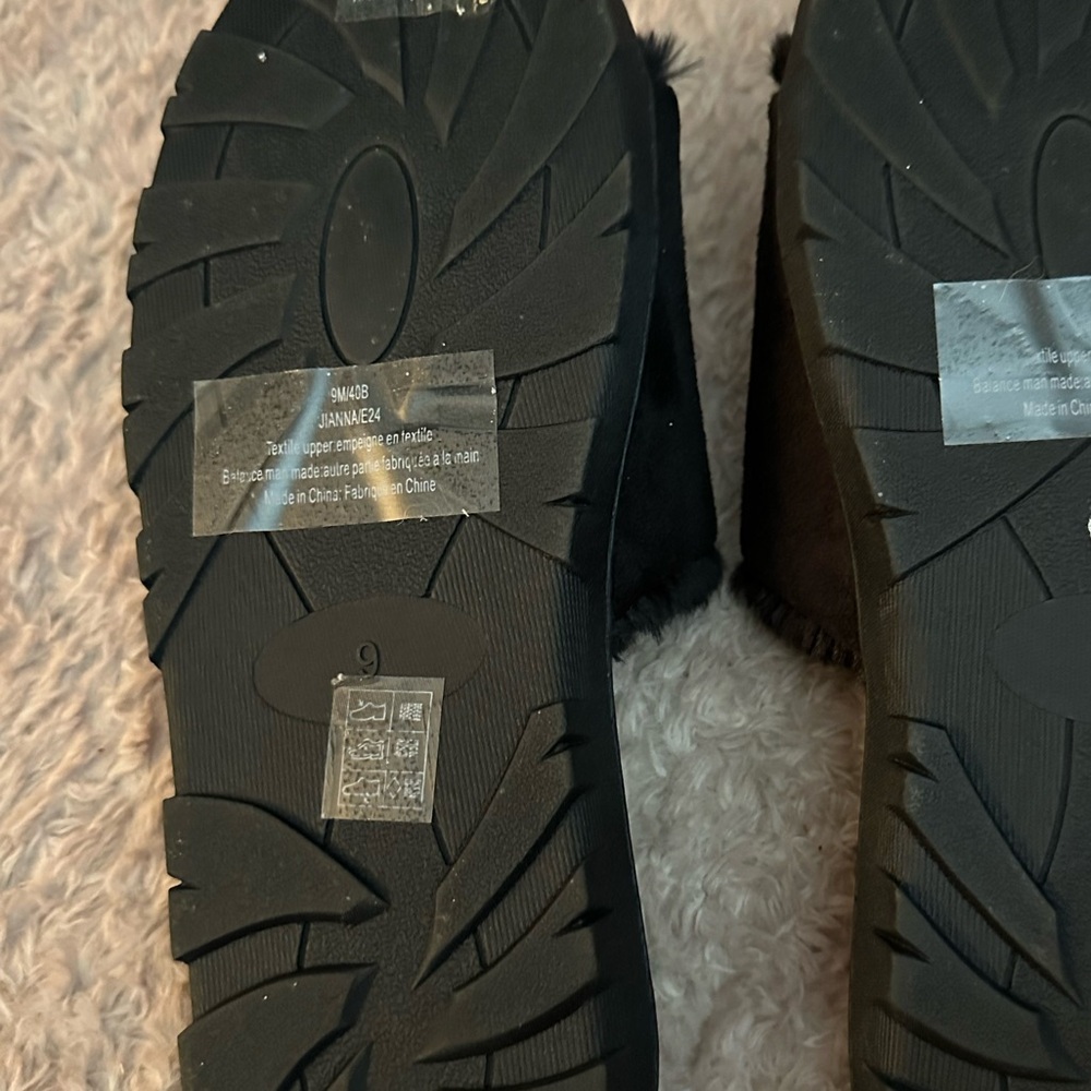 Karl Lagerfeld slides - Picture 5 of 6